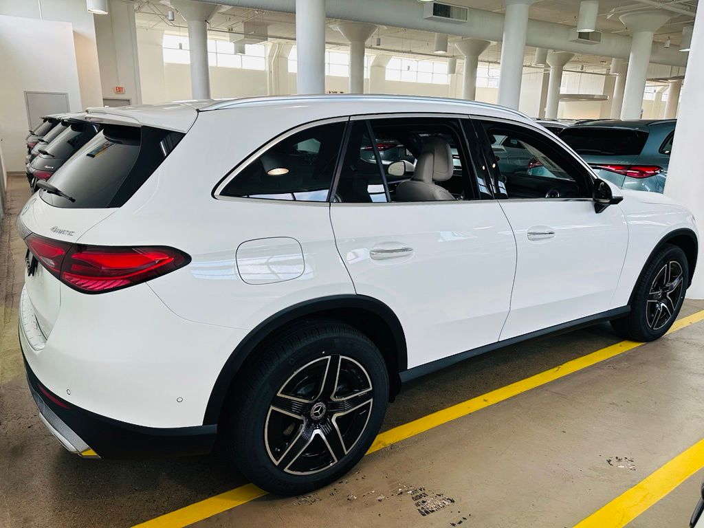 2026 Mercedes-Benz GLC Base