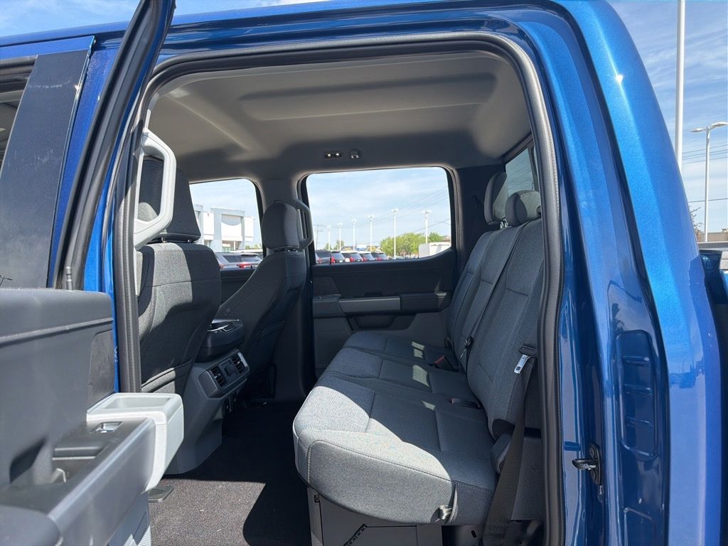 2025 Ford F-150 XLT - Photo 17