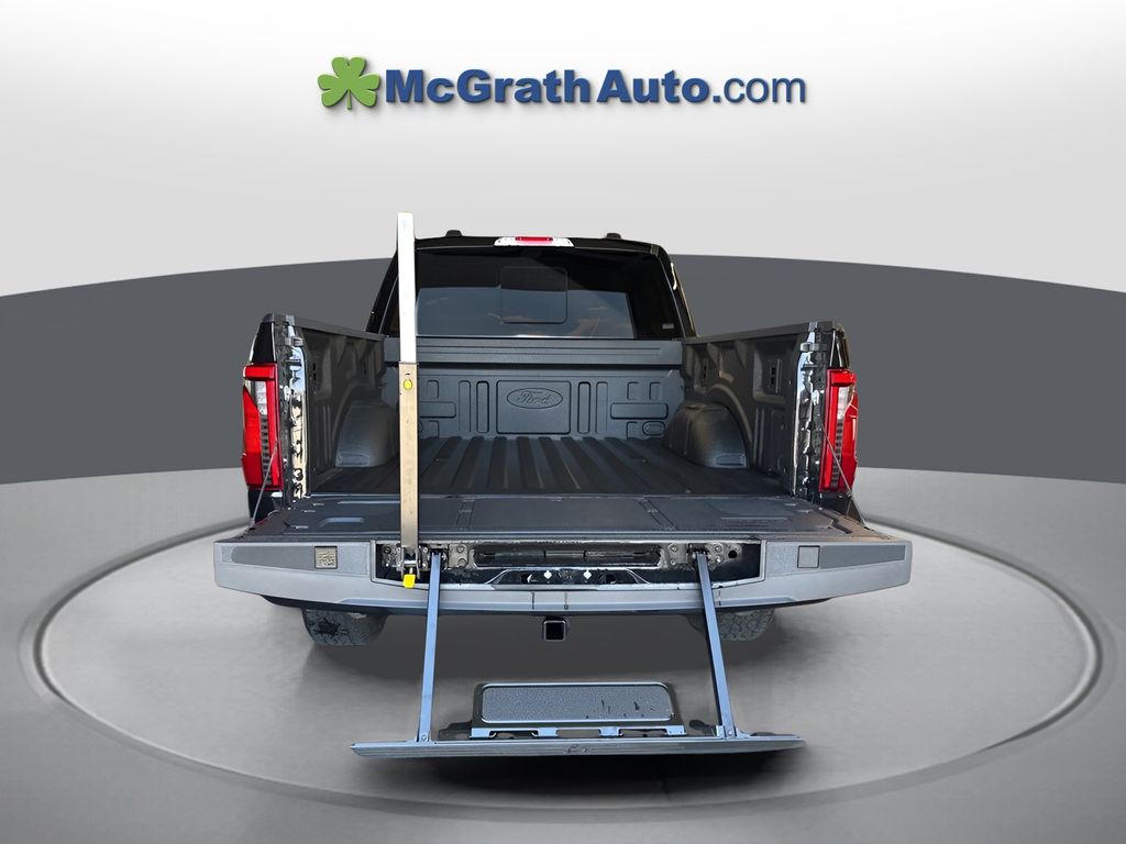 2025 Ford F-150 XLT photo 4