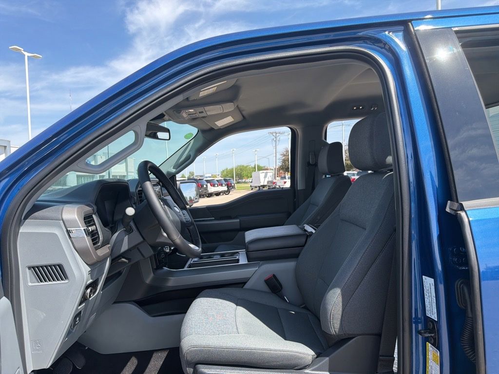 2025 Ford F-150 XLT - Photo 16