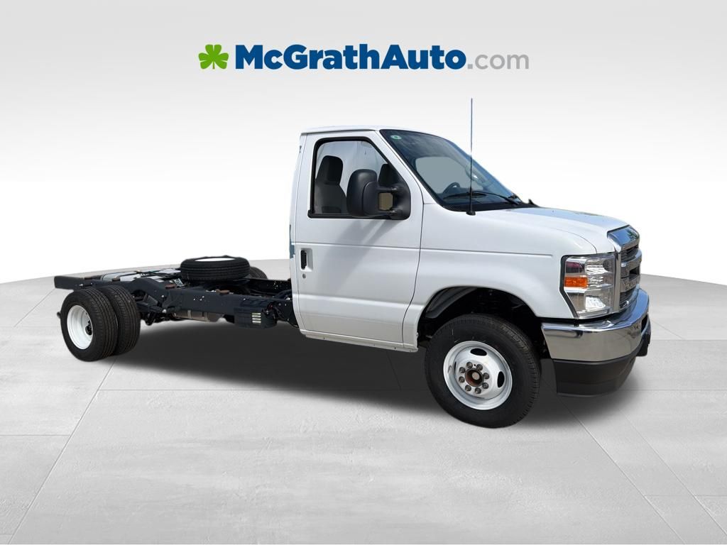 2026 Ford E-Series DRW E-450 Super Duty 158 in WB's photo