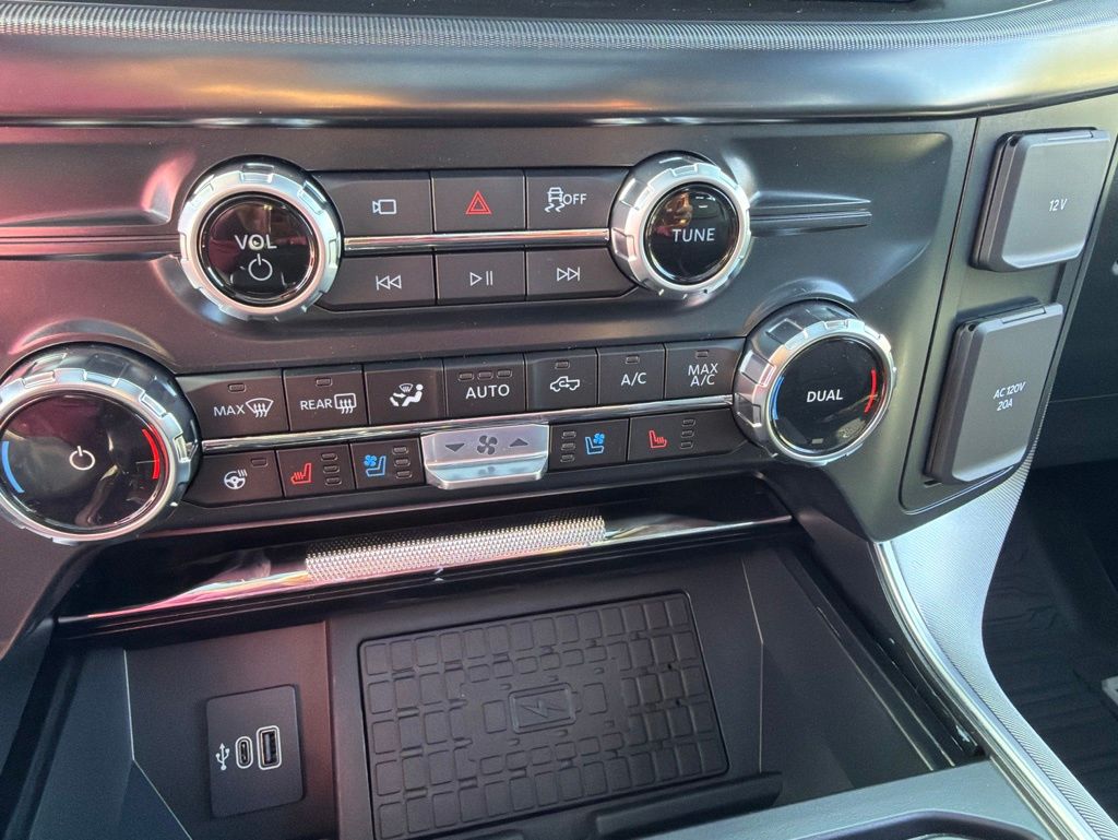 2025 Ford F-150 Platinum - Photo 14