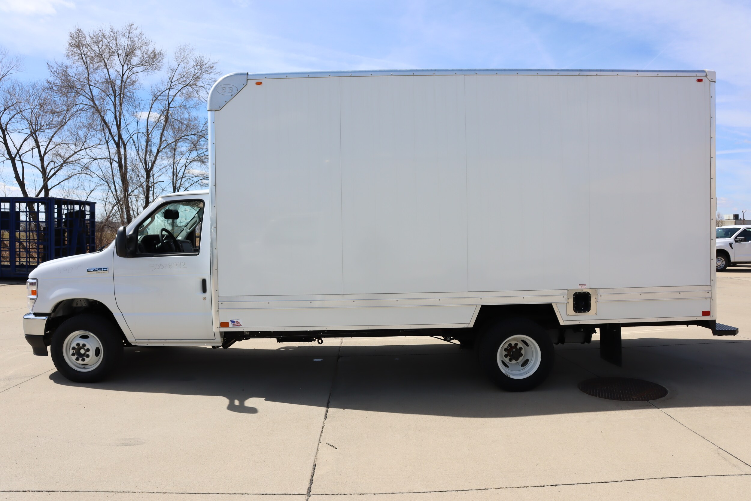 2025 Ford E-450 photo 4