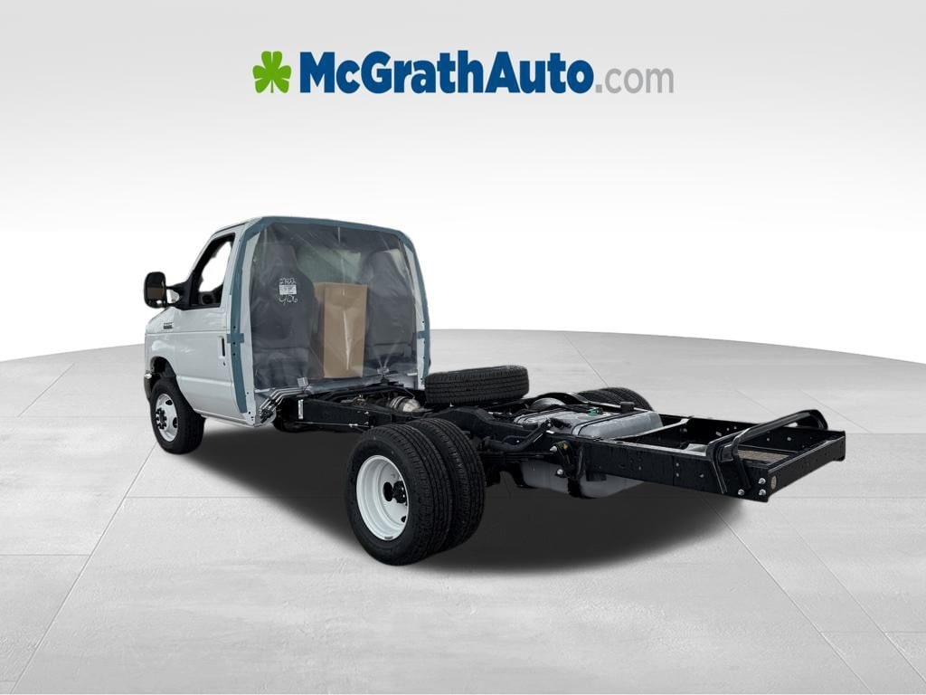2026 Ford E-Series Cutaway Base - Photo 10