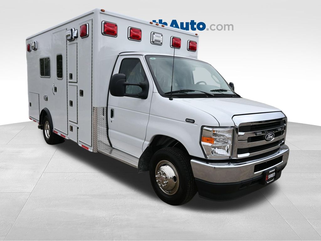 2026 Ford E-Series DRW E-450 Super Duty 158 in WB's photo