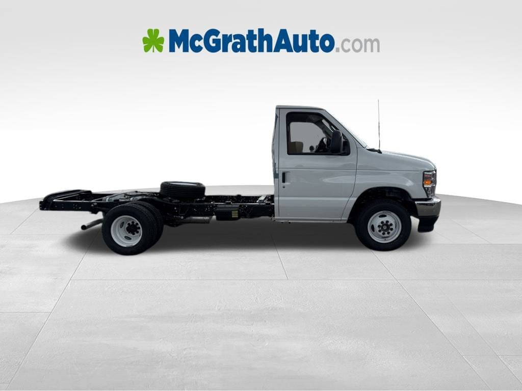 2026 Ford E-Series Cutaway Base - Photo 6
