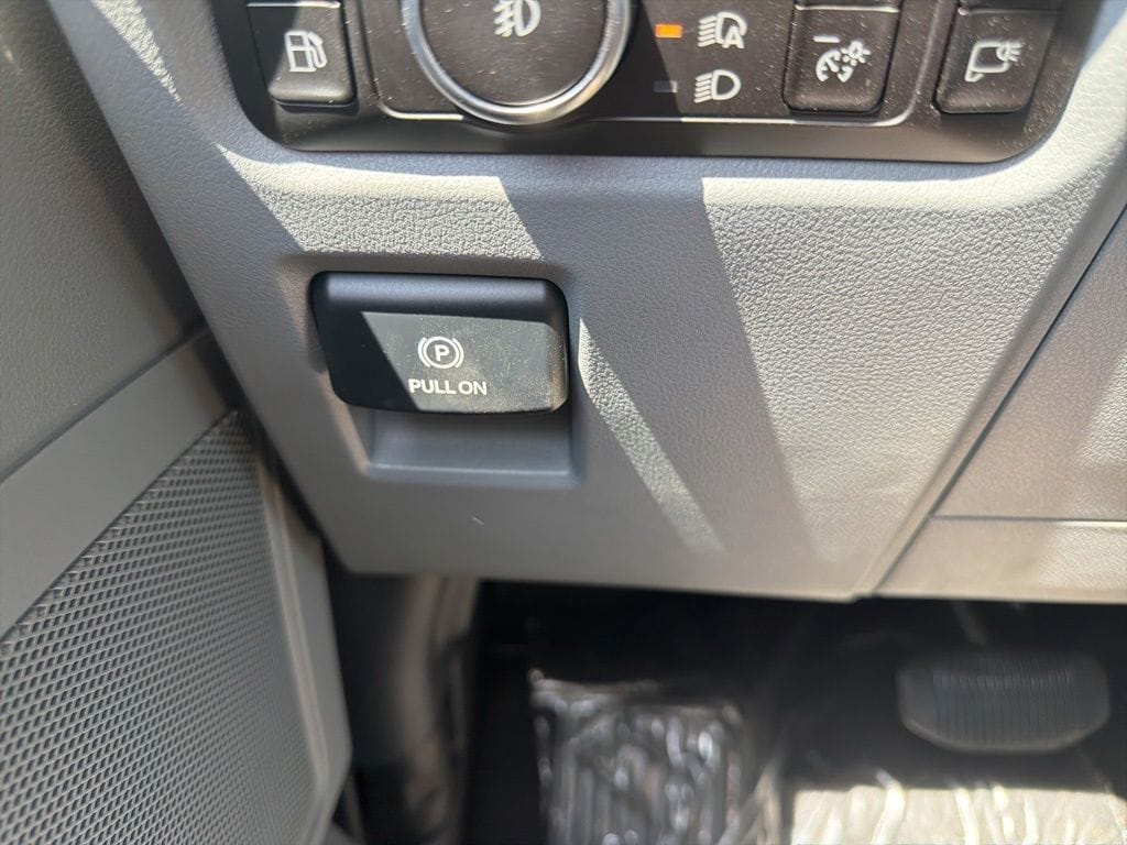 2025 Ford F-150 XLT - Photo 17