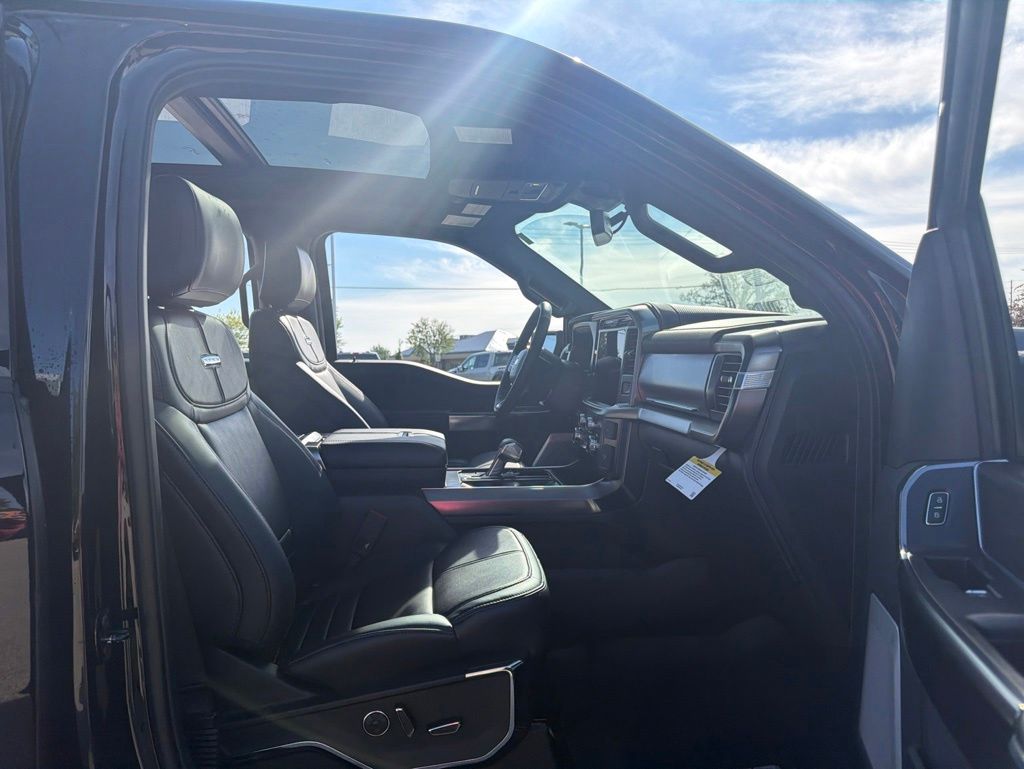 2025 Ford F-150 Platinum - Photo 9