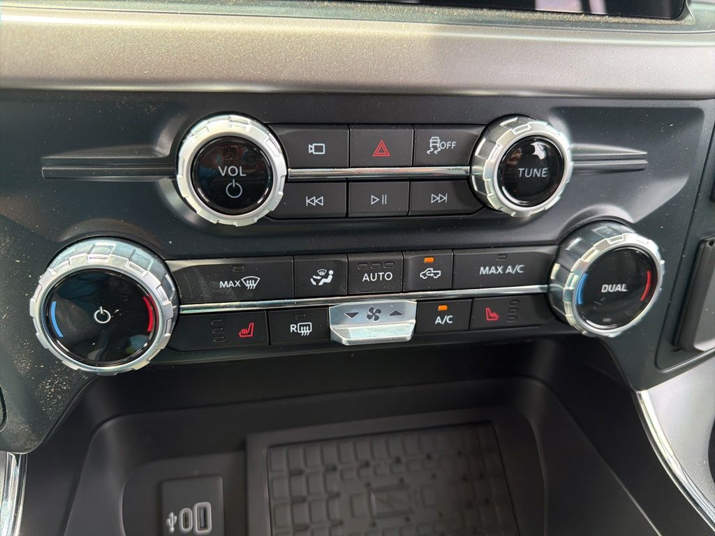 2025 Ford F-150 XLT - Photo 12