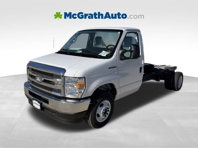 2026 Ford E-Series DRW E-450 Super Duty 158 in WB's photo