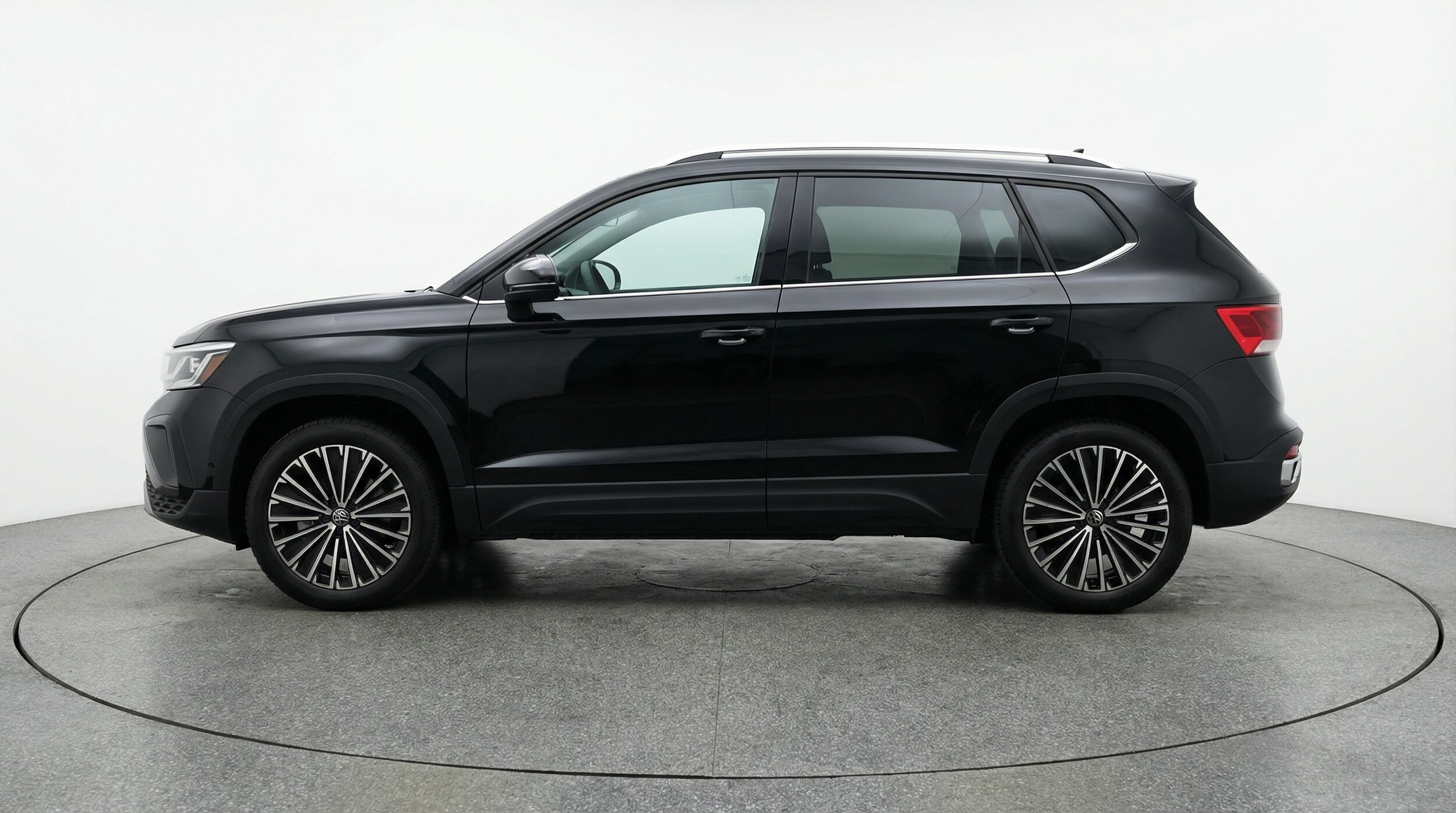 Thumbnail: 2025 Volkswagen Taos - 4