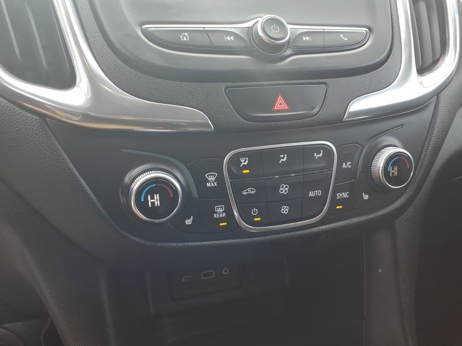2020 Chevrolet Equinox LT - Photo 11
