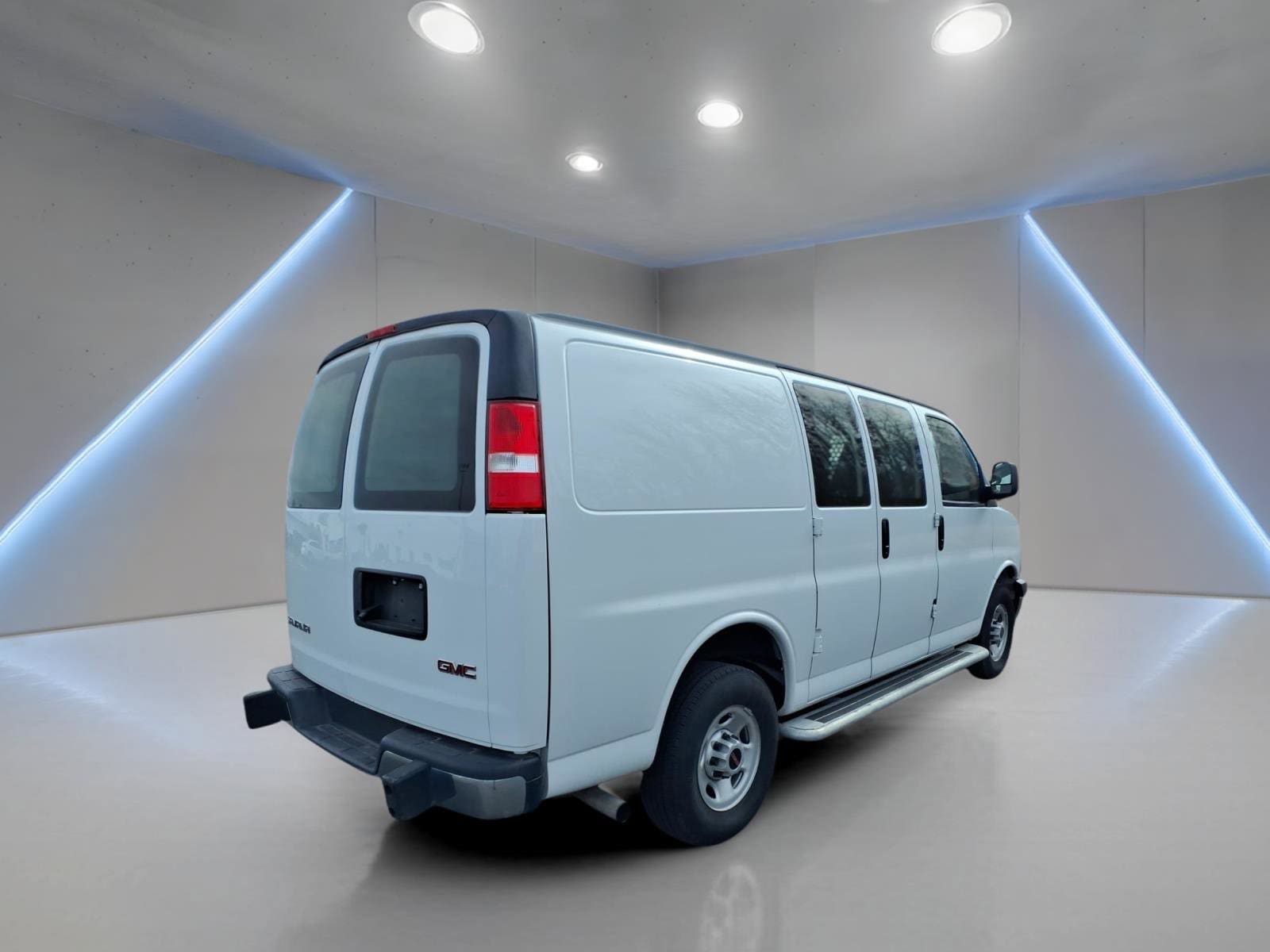 2024 GMC Savana Cargo Work Van - Photo 7