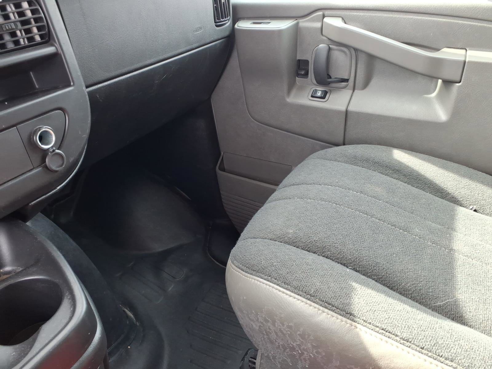 2024 GMC Savana Cargo Work Van - Photo 20