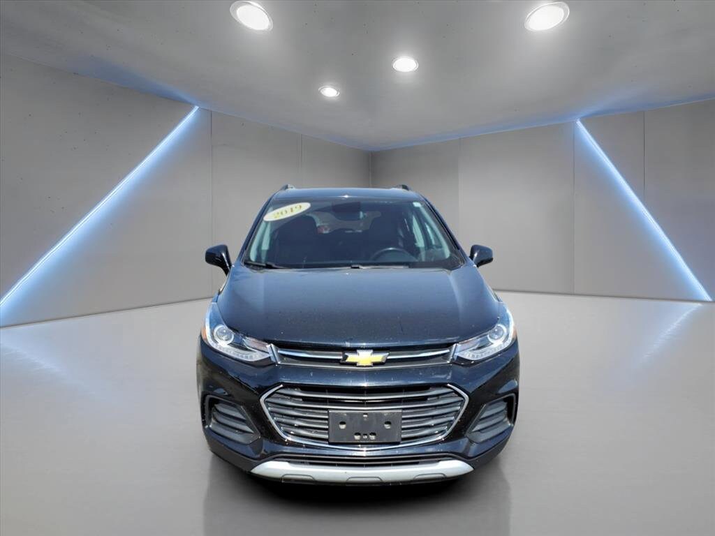 2019 Chevrolet Trax LT photo 2