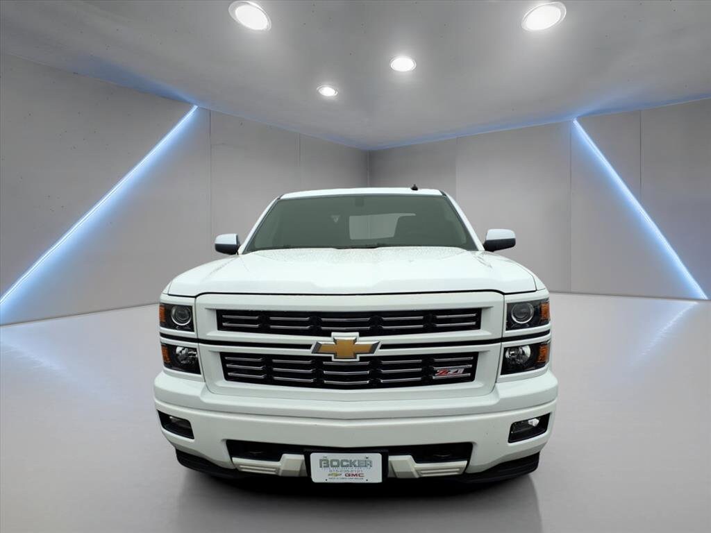 2015 Chevrolet Silverado 1500 LT photo 2