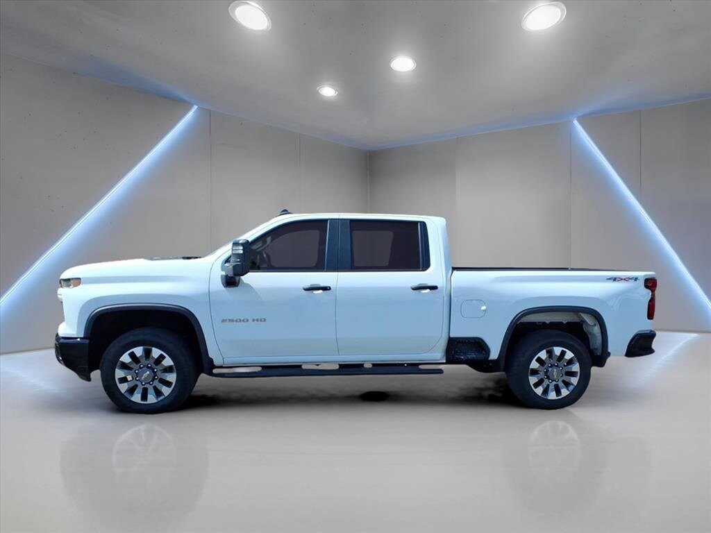 2024 Chevrolet Silverado 2500HD Custom photo 4