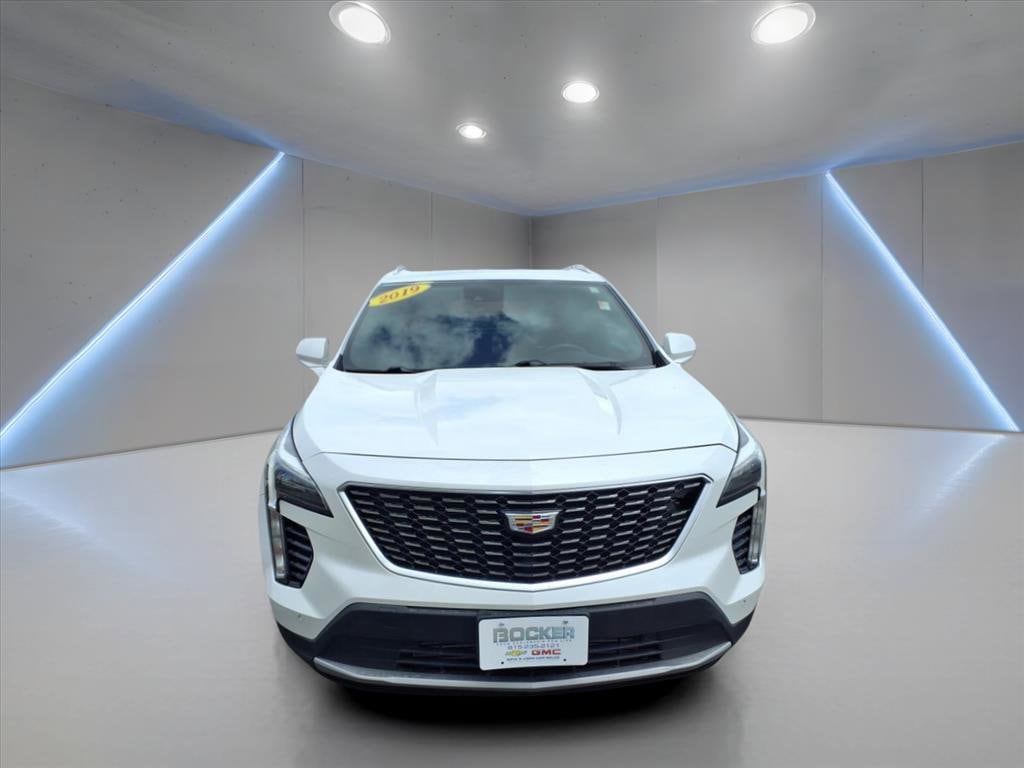 Used 2019 Cadillac XT4 Premium Luxury with VIN 1GYFZDR46KF186733 for sale in Freeport, IL