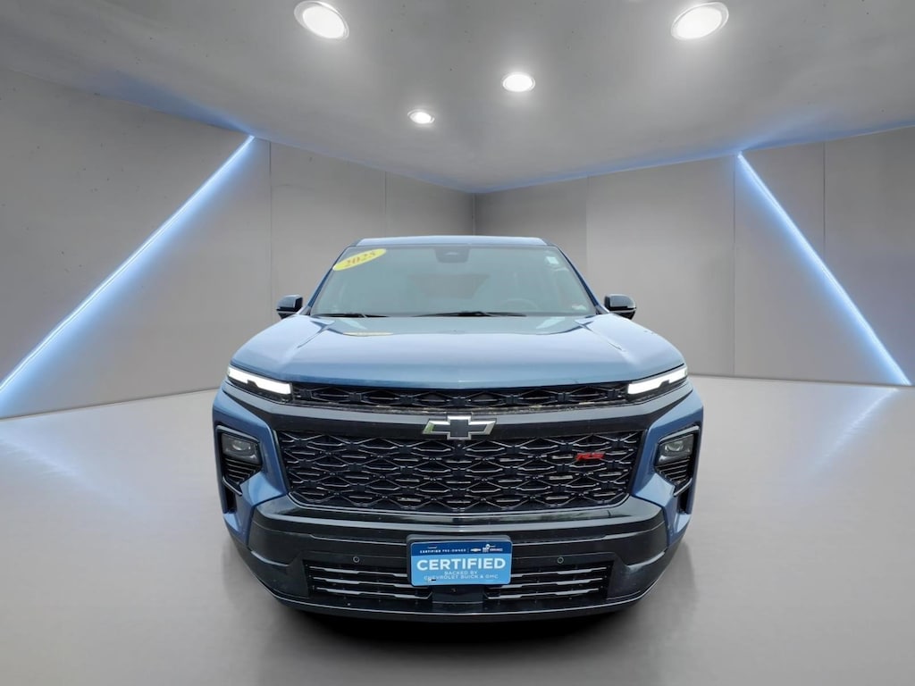 Used 2025 Chevrolet Traverse RS SUV