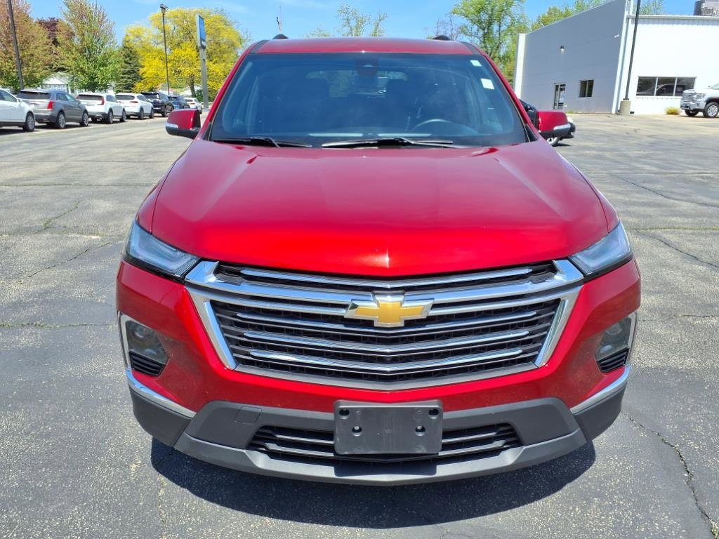 Used 2022 Chevrolet Traverse 3LT with VIN 1GNEVHKW2NJ141393 for sale in Freeport, IL
