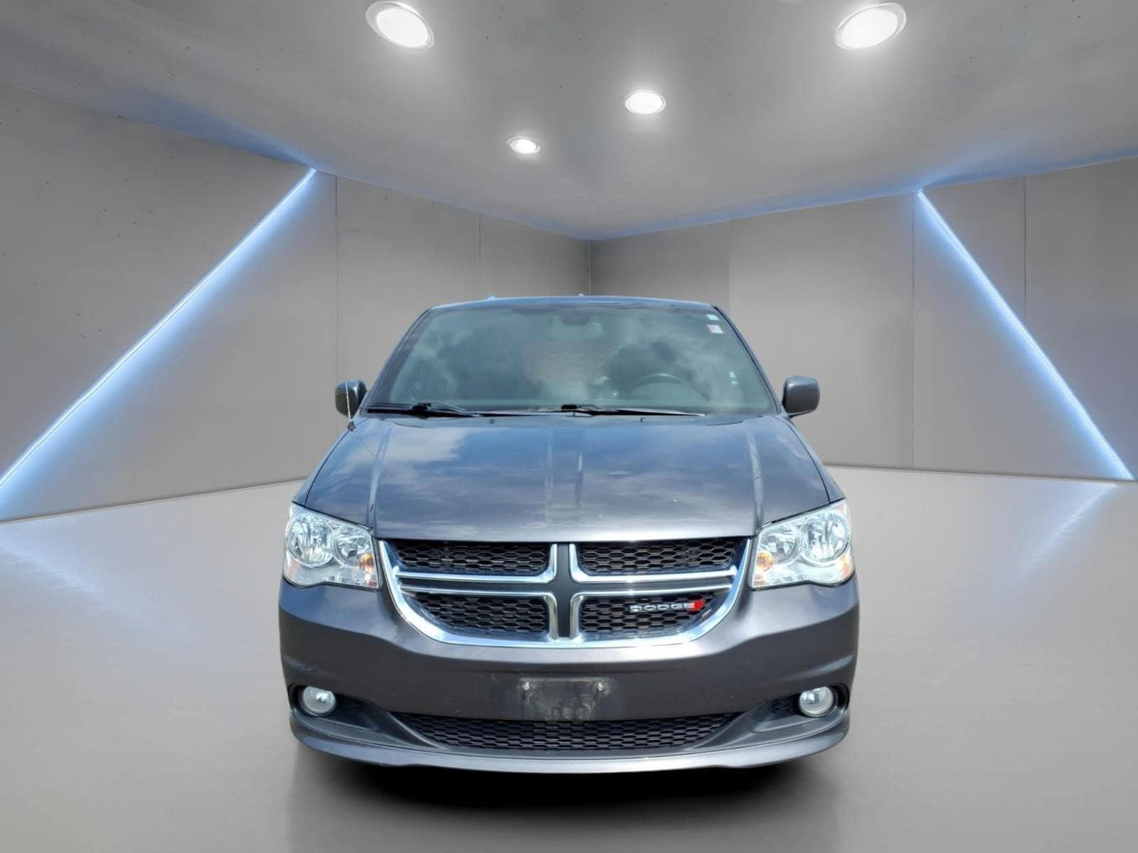 Used 2020 Dodge Grand Caravan SE Plus with VIN 2C4RDGBG2LR228316 for sale in Freeport, IL