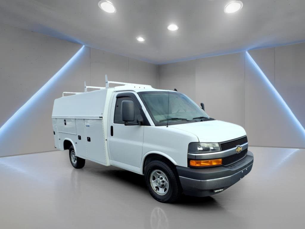 2020 Chevrolet Express Cutaway Base's photo