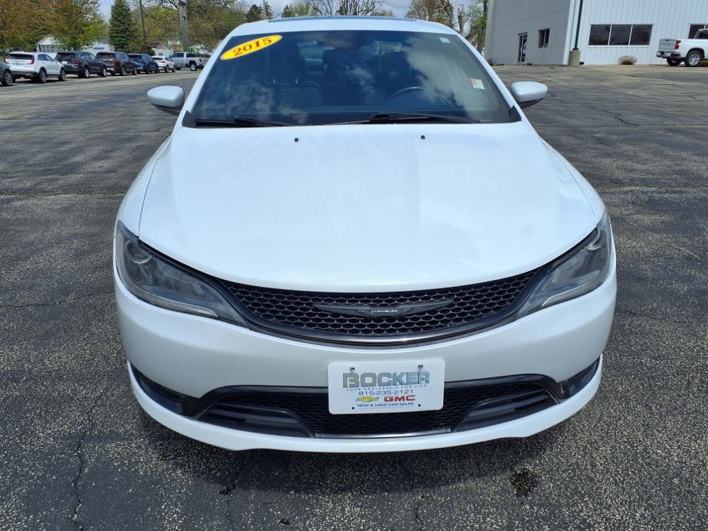 Used 2015 Chrysler 200 S with VIN 1C3CCCDG2FN643222 for sale in Freeport, IL