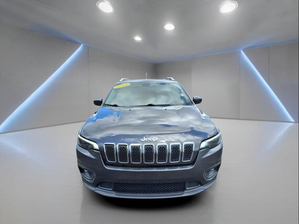 Used 2019 Jeep Cherokee Latitude Plus with VIN 1C4PJMLB3KD331263 for sale in Freeport, IL