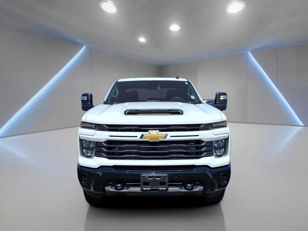 2024 Chevrolet Silverado 2500HD Custom photo 2