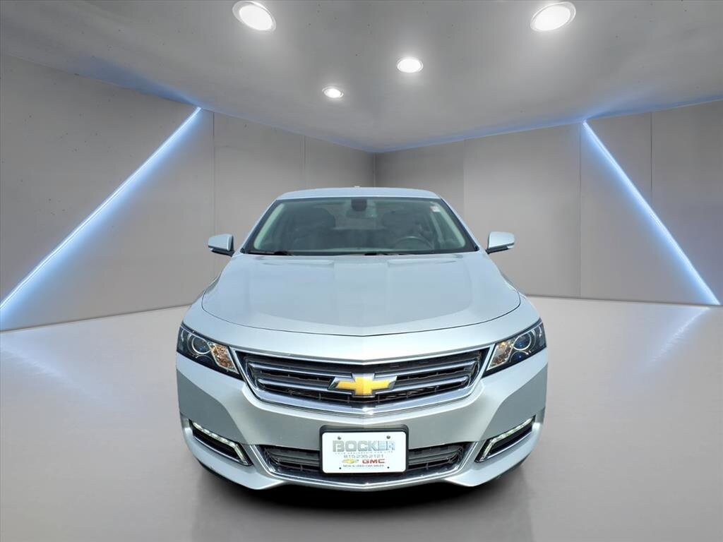 2018 Chevrolet Impala 1LT photo 2