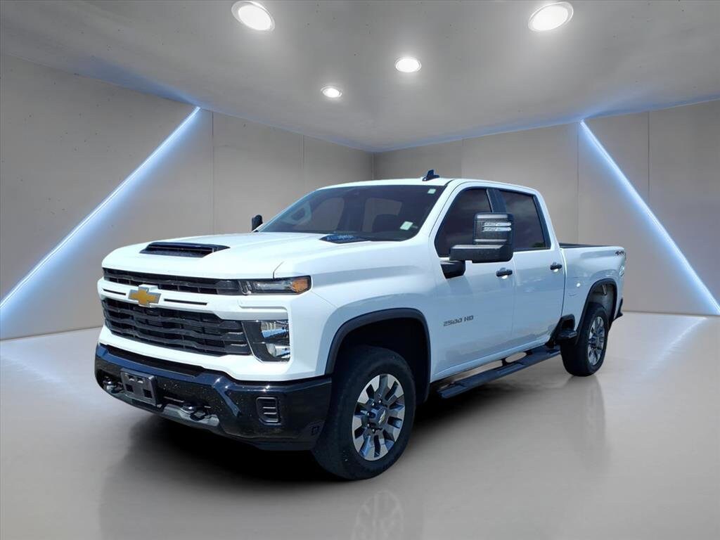 2024 Chevrolet Silverado 2500HD Custom photo 3