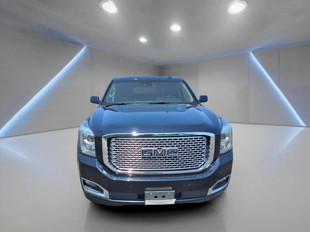 Used 2017 GMC Yukon XL Denali with VIN 1GKS2HKJ7HR133633 for sale in Freeport, IL