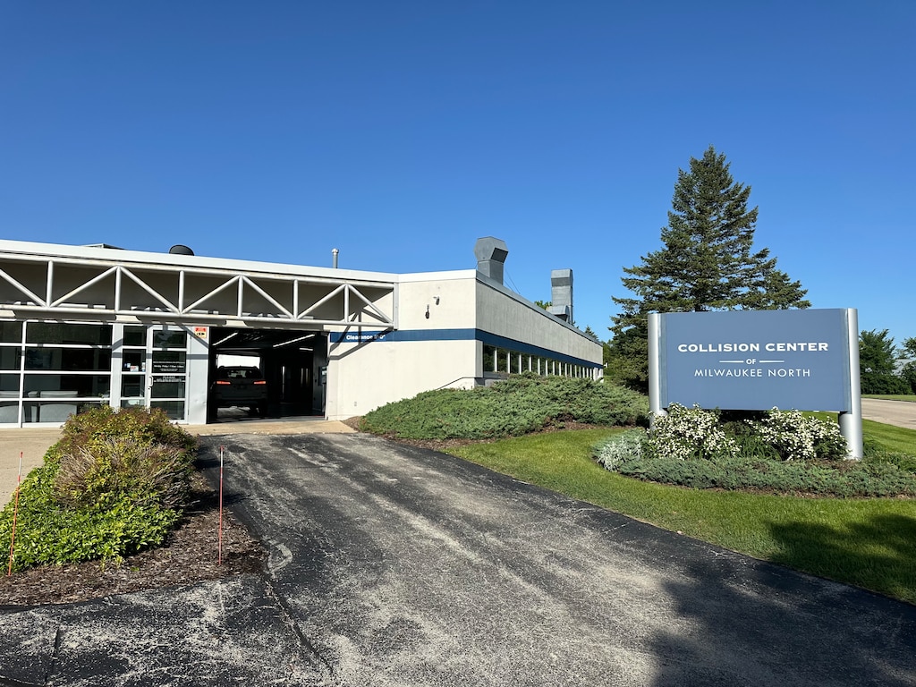 Collision repair services at Umansky Motor Cars