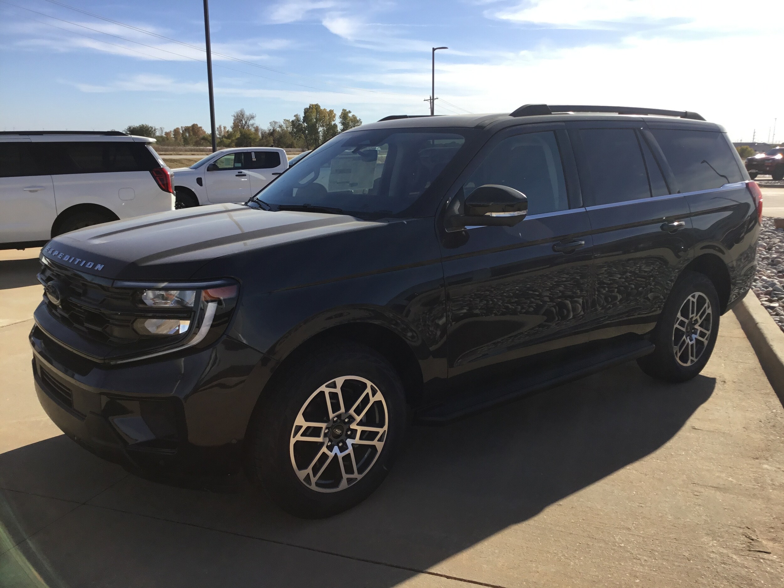 2025 Ford Expedition photo 2