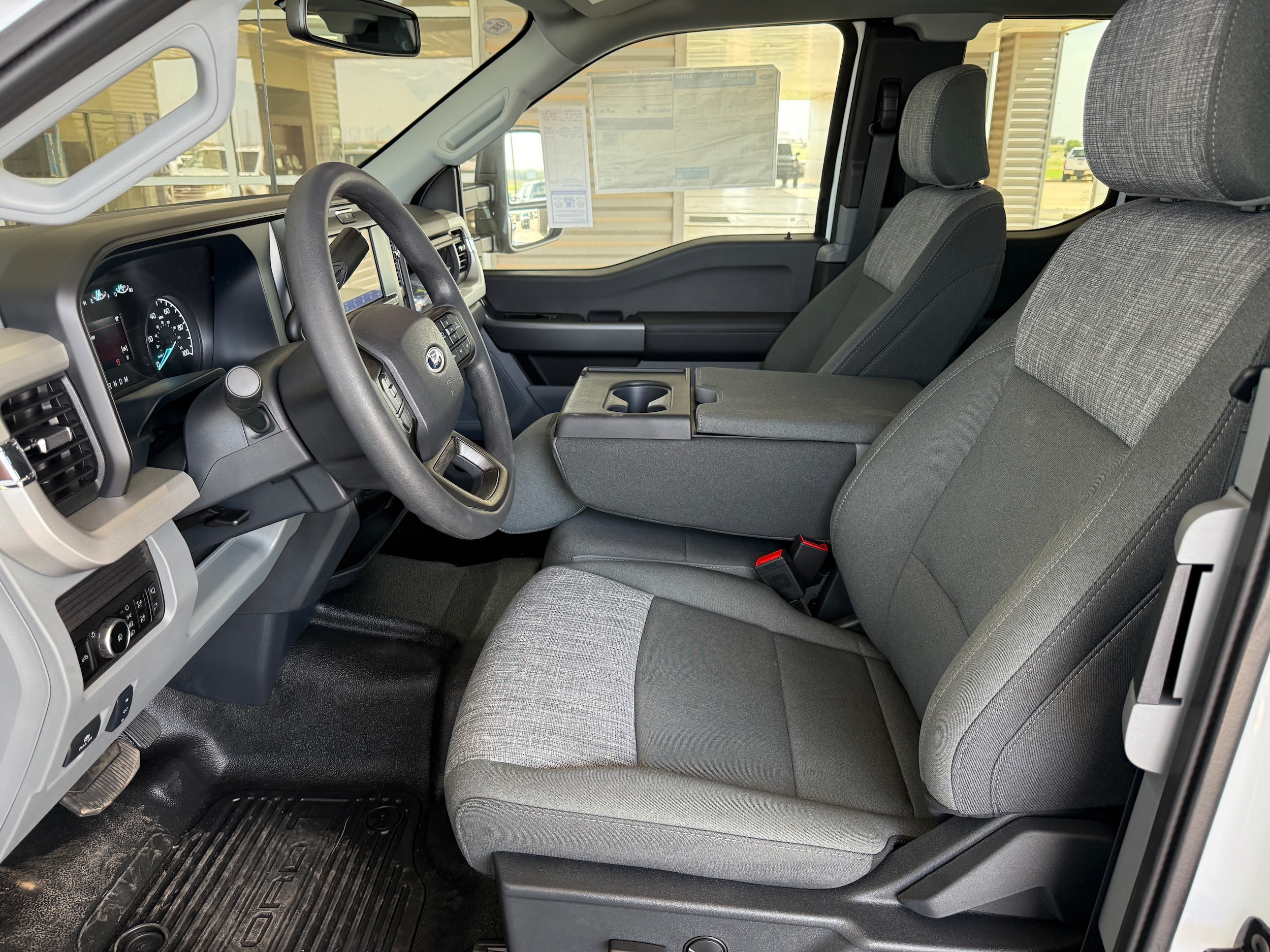 2026 Ford F-350 Super Duty Chassis Cab XLT - Photo 9