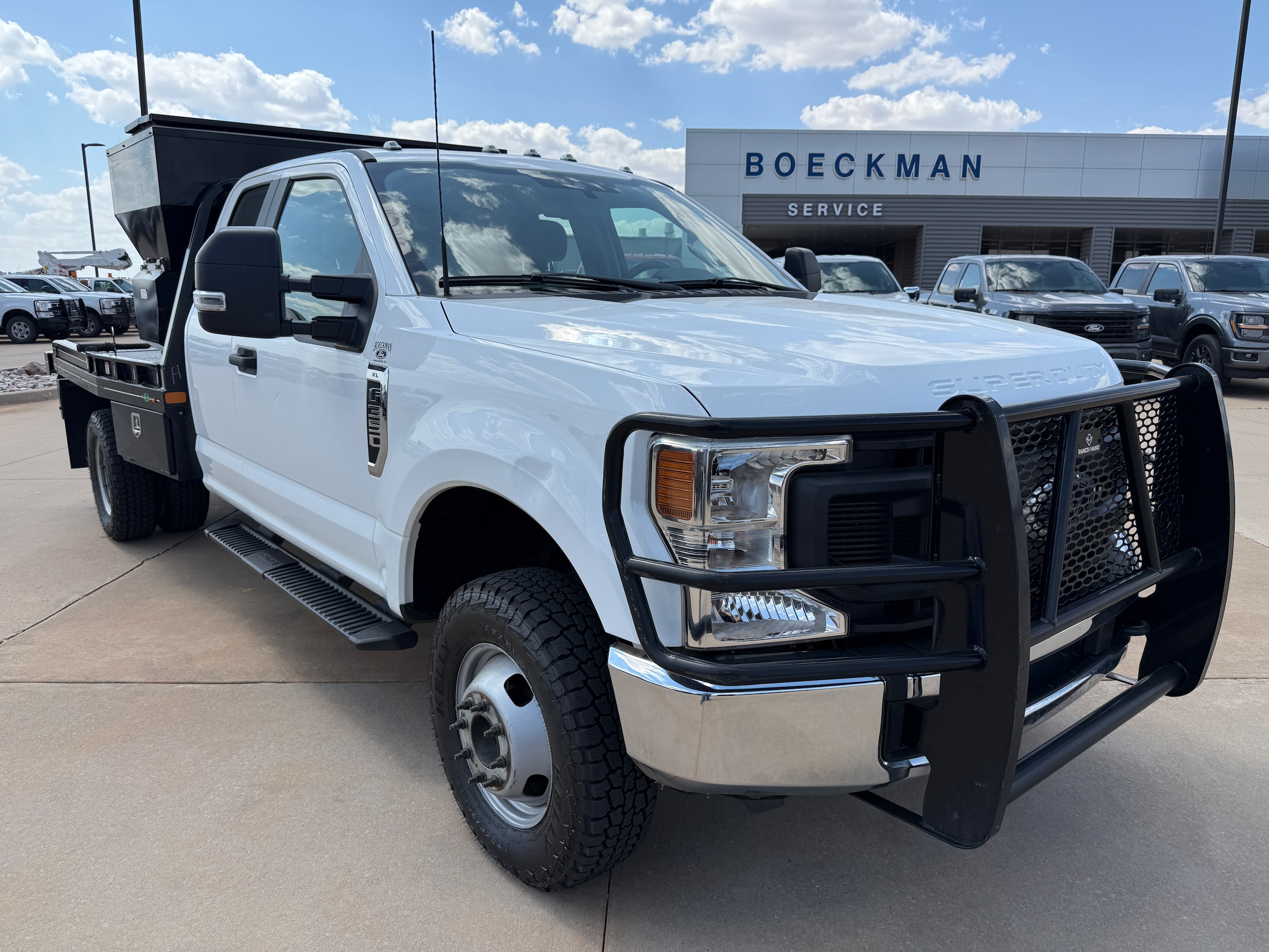 2022 Ford F-350 Super Duty Chassis Cab
