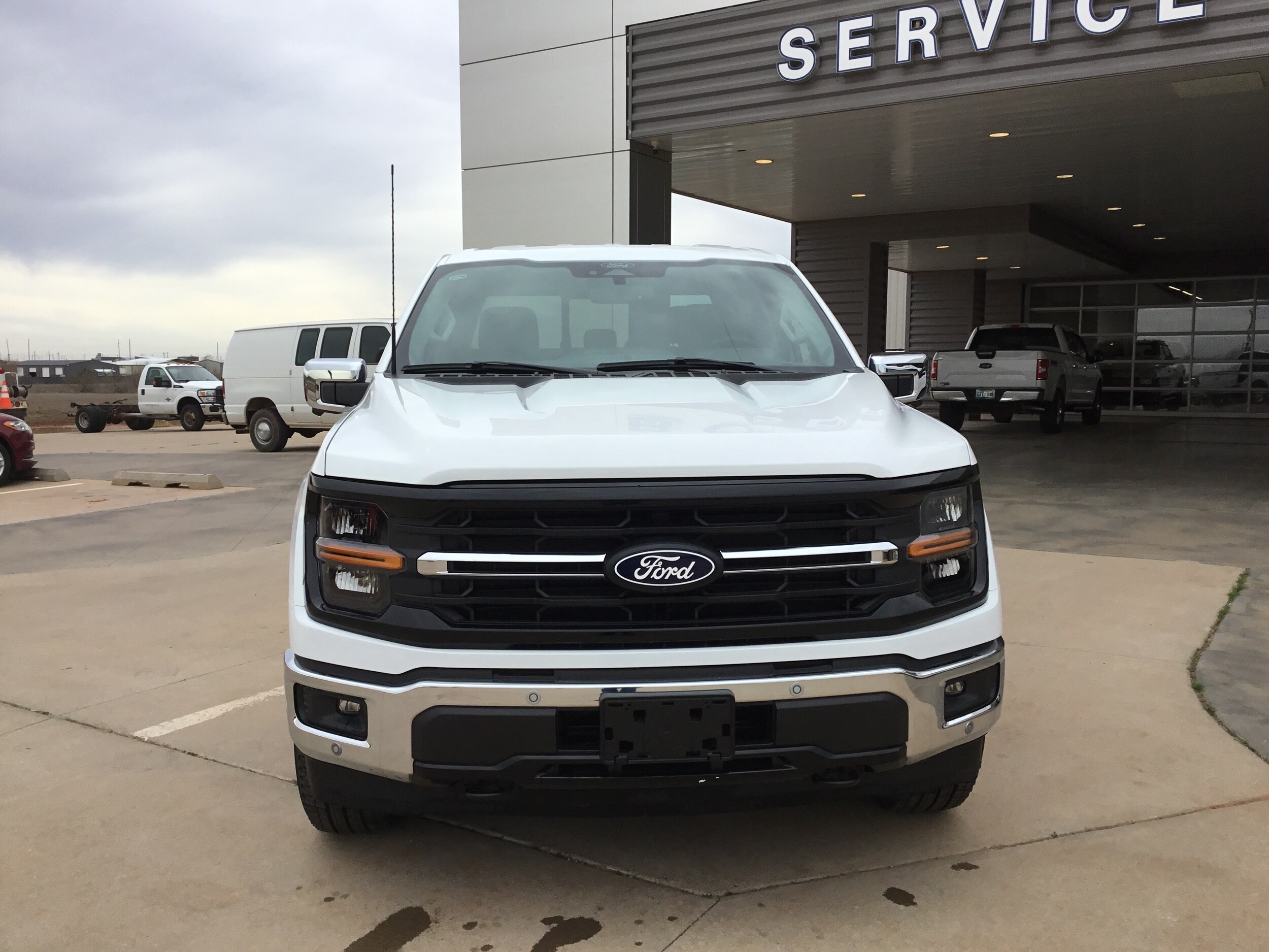 2024 Ford F-150 XLT photo 2