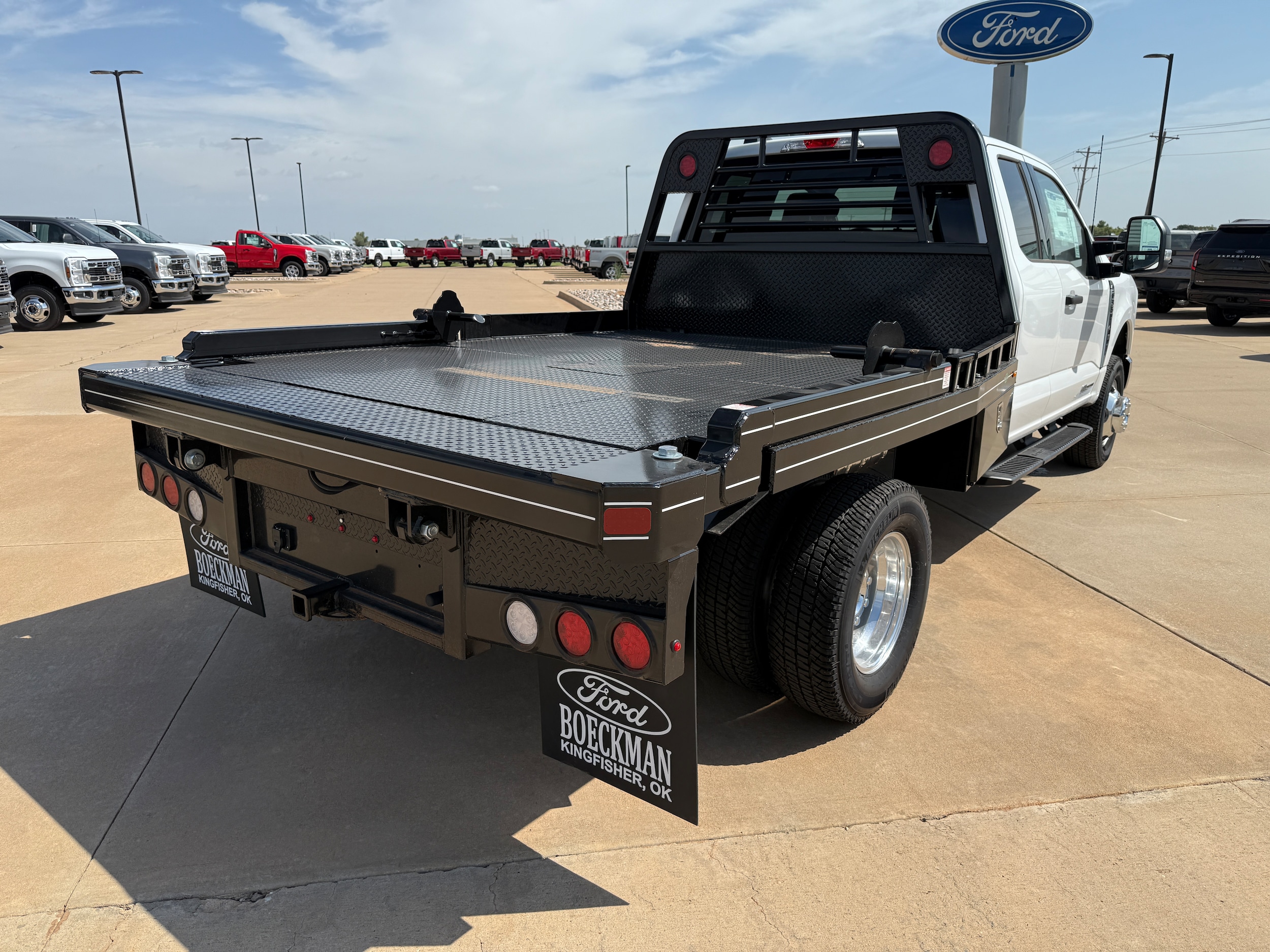 2026 Ford F-350 Super Duty Chassis Cab XLT - Photo 7