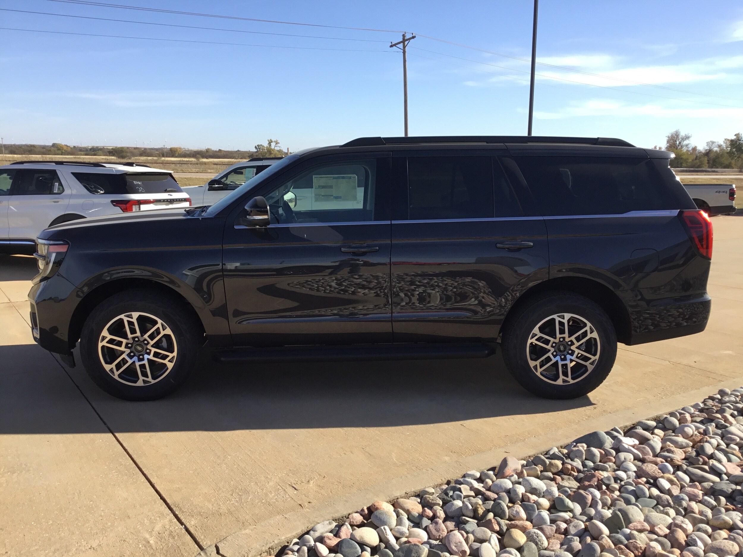 2025 Ford Expedition photo 3