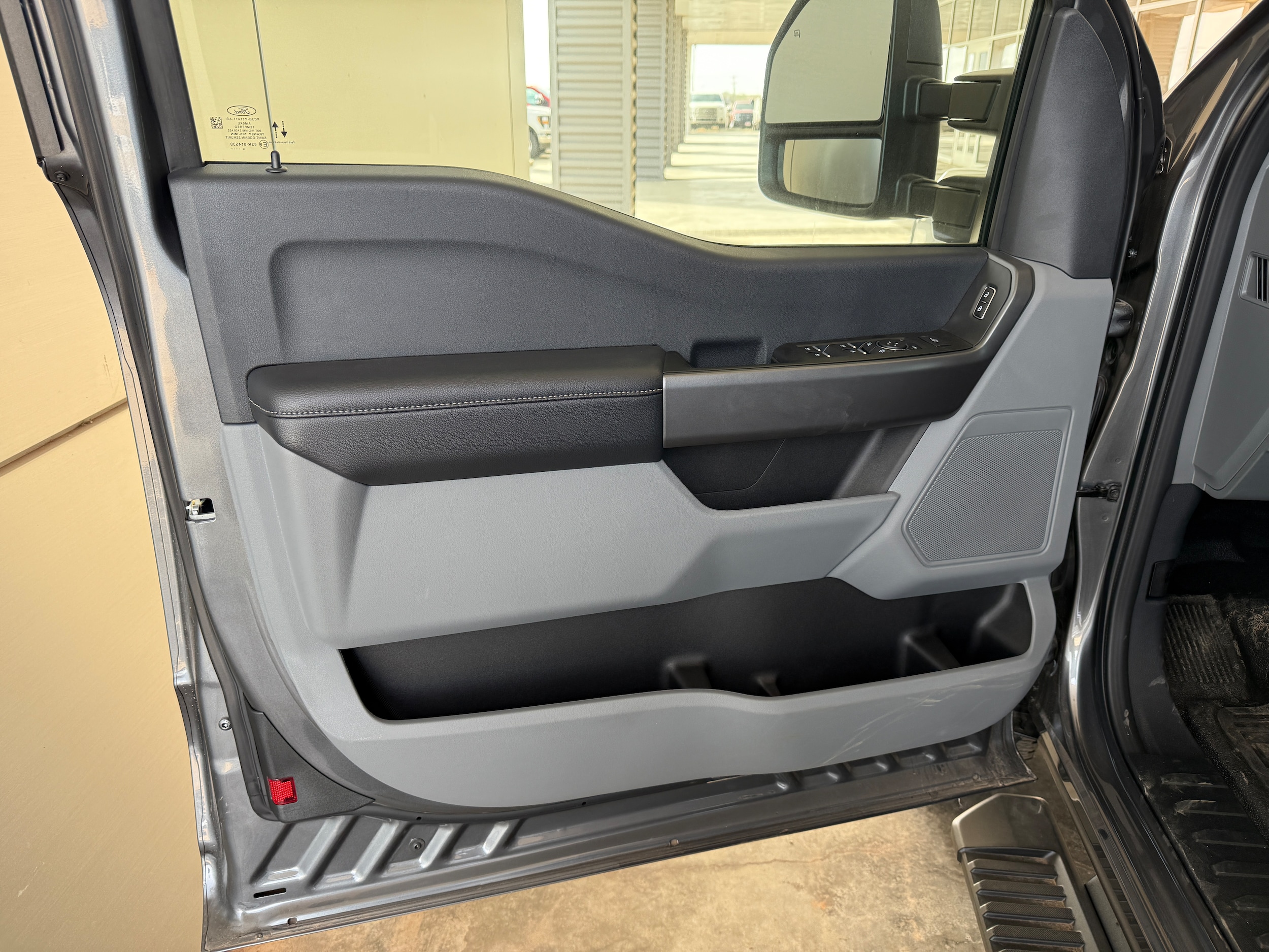 2026 Ford F-350 Super Duty XLT - Photo 8