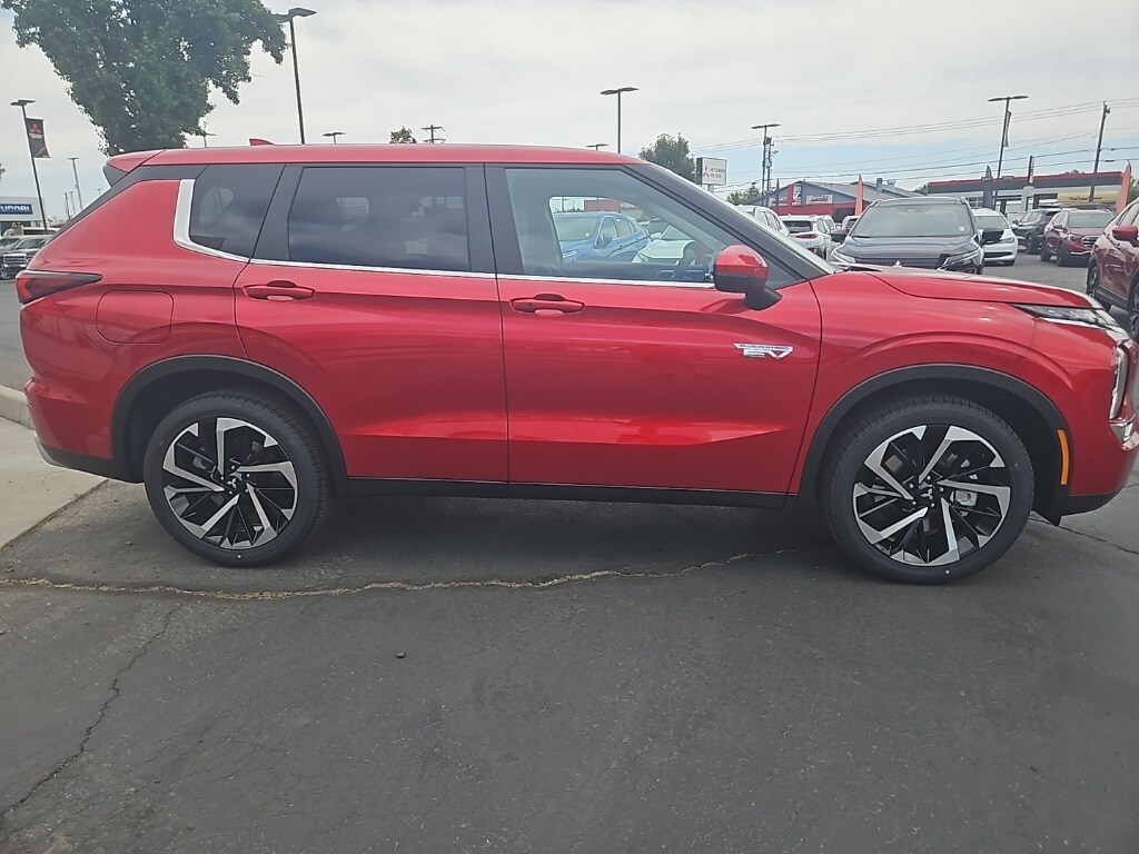 2025 Mitsubishi Outlander PHEV SE photo 4