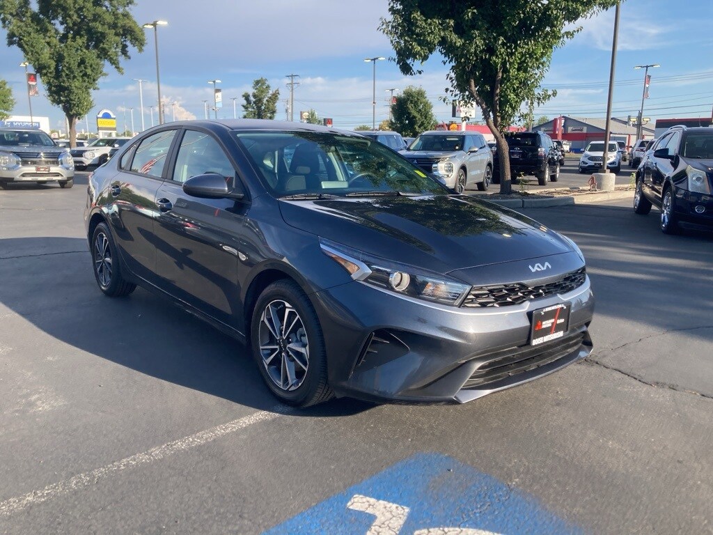 2023 Kia Forte LXS photo 3