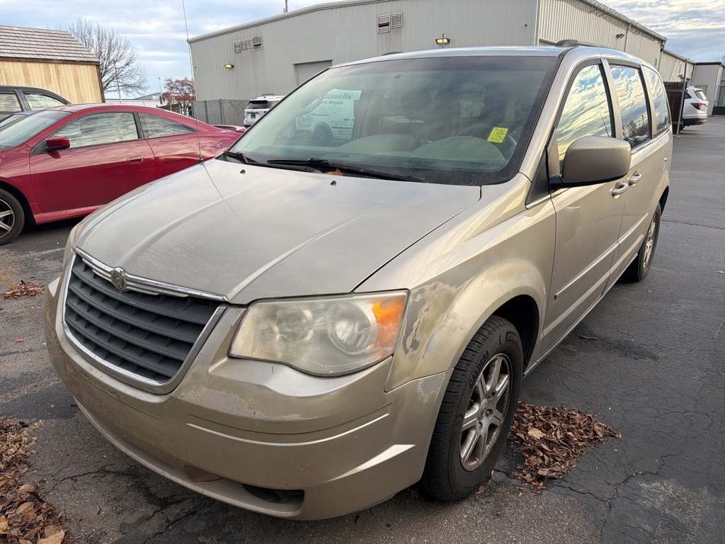 2008 Chrysler Town & Country Touring's photo