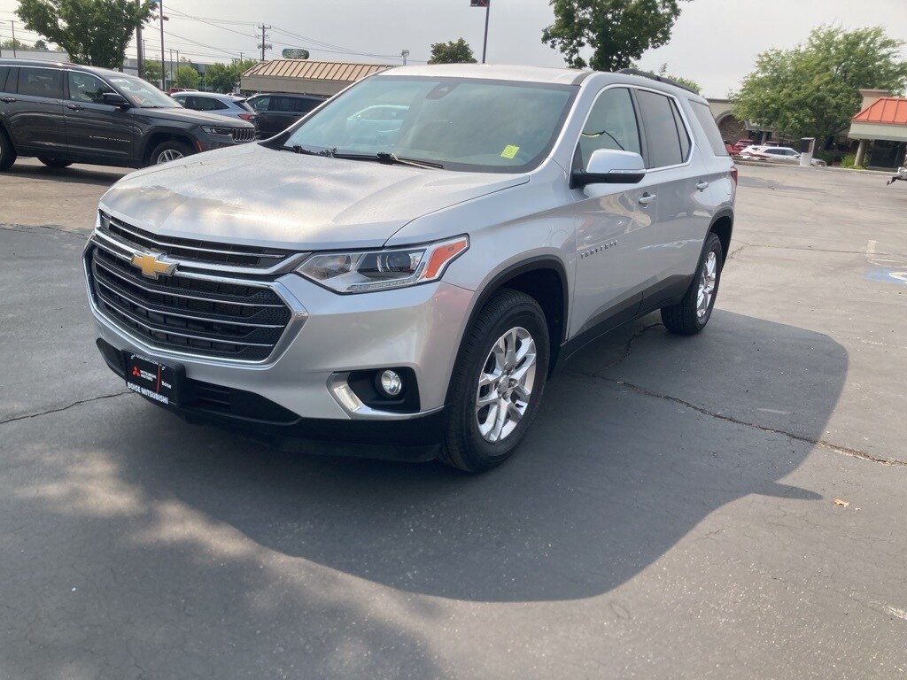 2021 Chevrolet Traverse Cloth 1LT photo 2