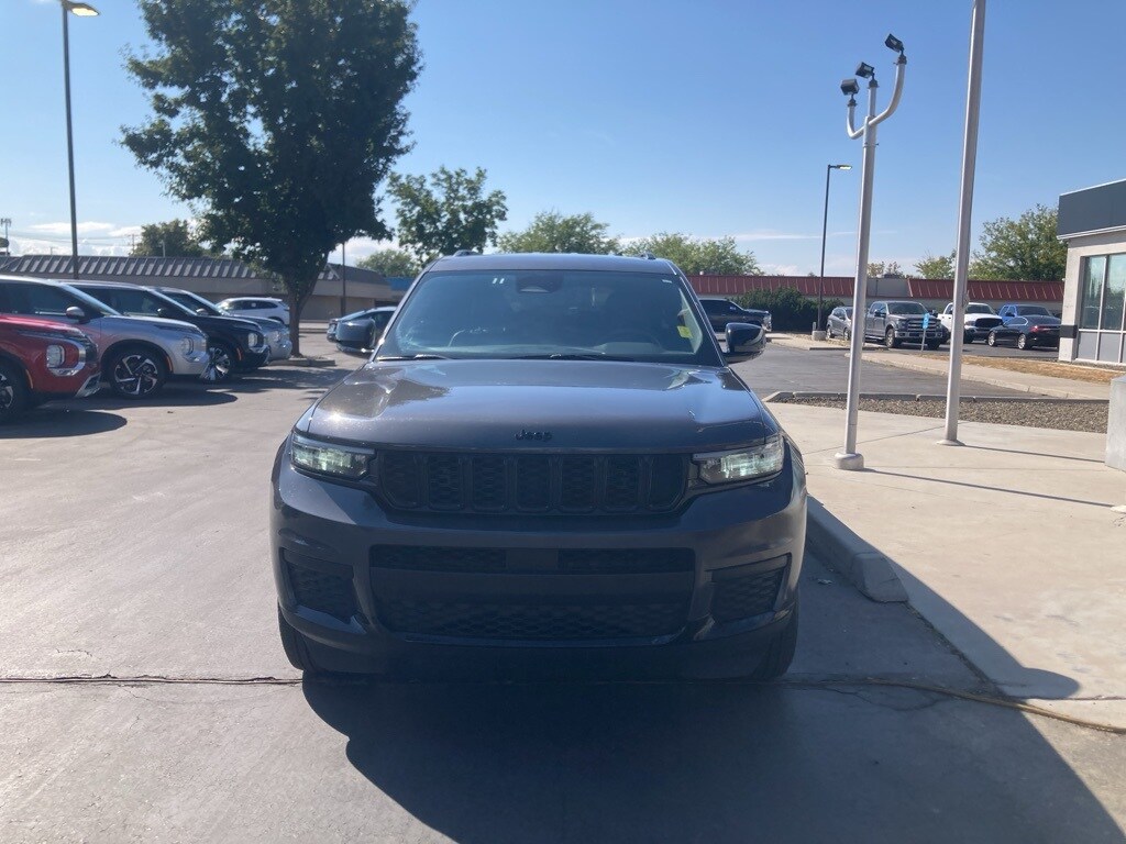 2024 Jeep Grand Cherokee Altitude photo 2