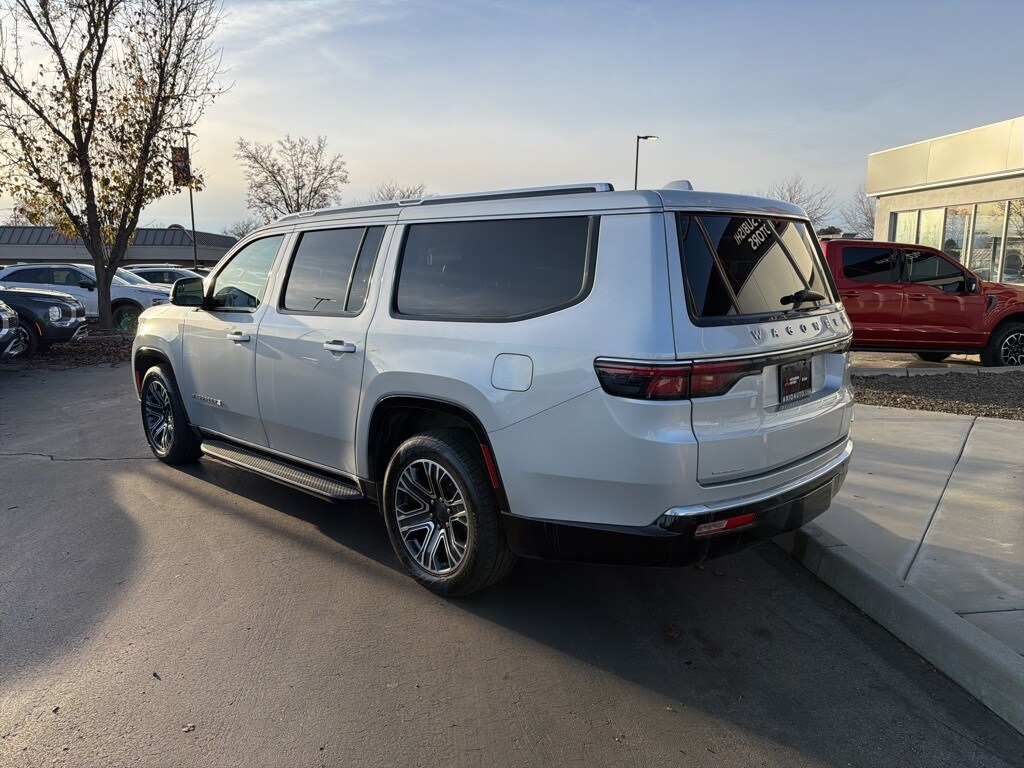 2023 Jeep Wagoneer L Series II photo 2