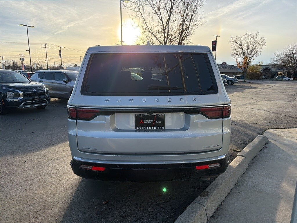 2023 Jeep Wagoneer L Series II photo 3