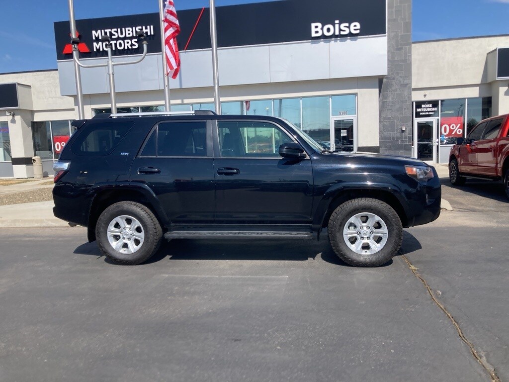 2024 Toyota 4Runner SR5 photo 3