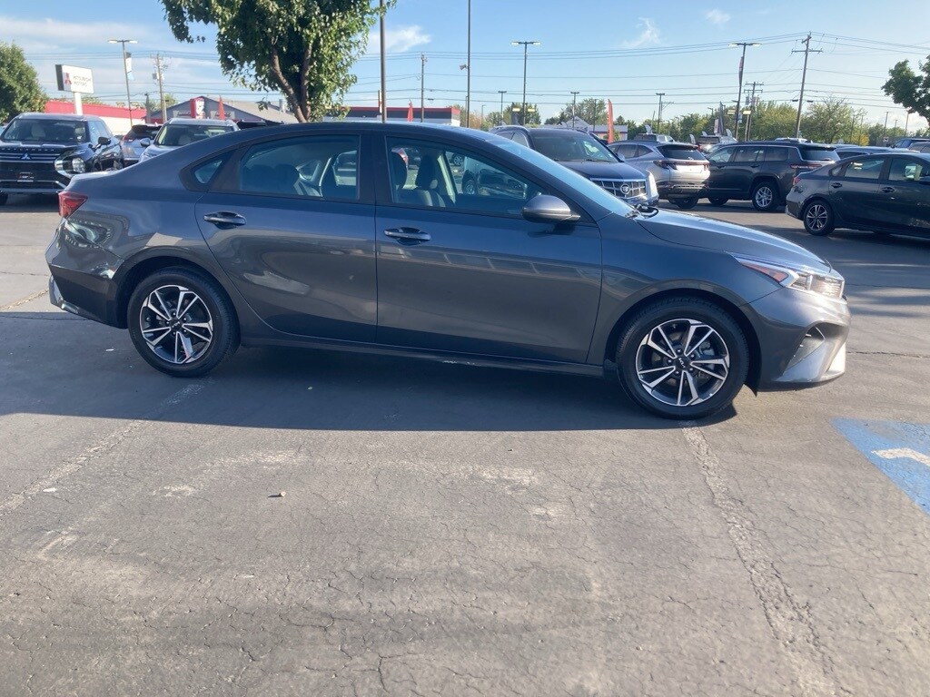 2023 Kia Forte LXS photo 4