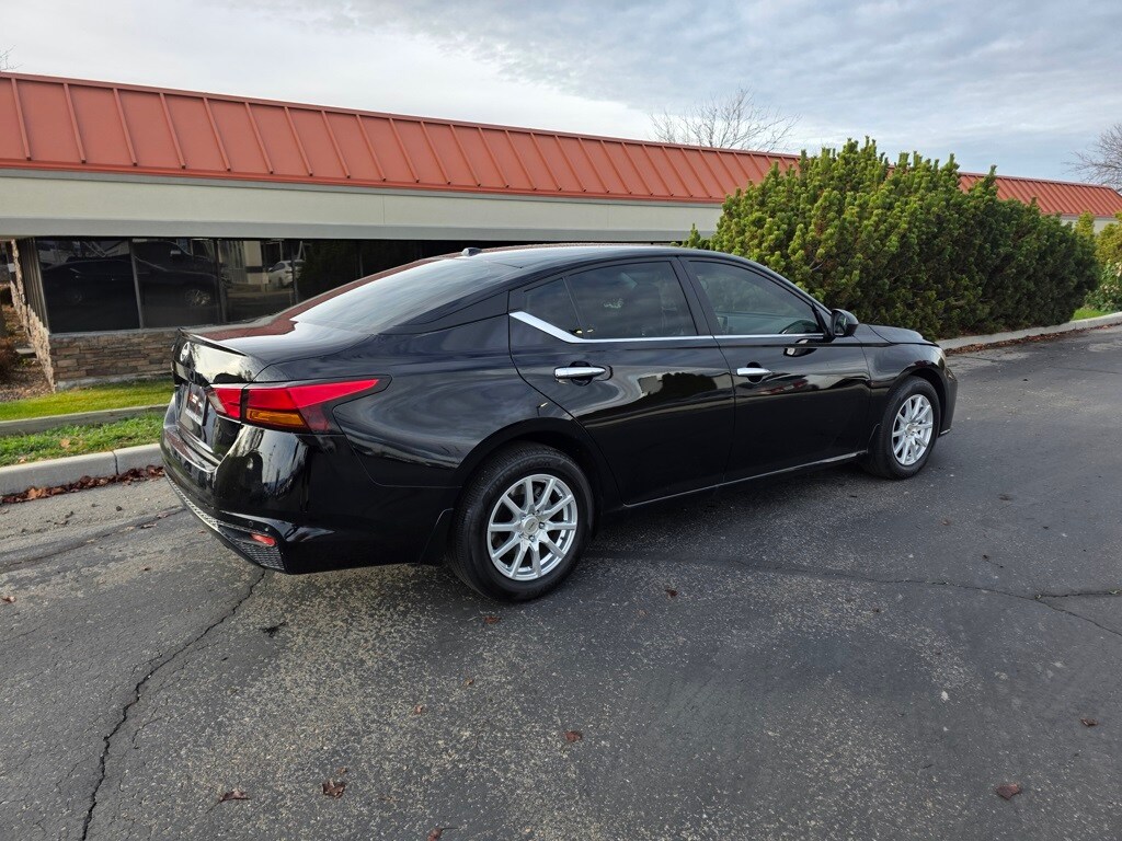 2025 Nissan Altima S photo 4